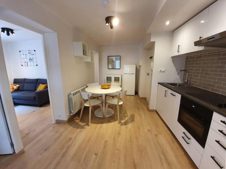 Acogedor Piso En El Centro De Sabinanigo Apartment Bagian luar foto