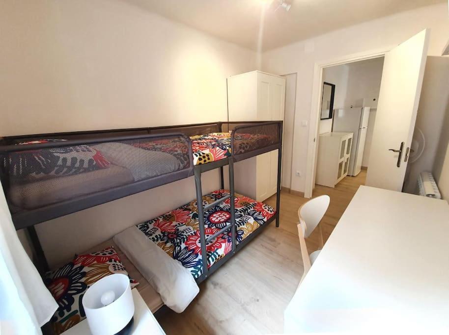 Acogedor Piso En El Centro De Sabinanigo Apartment Bagian luar foto